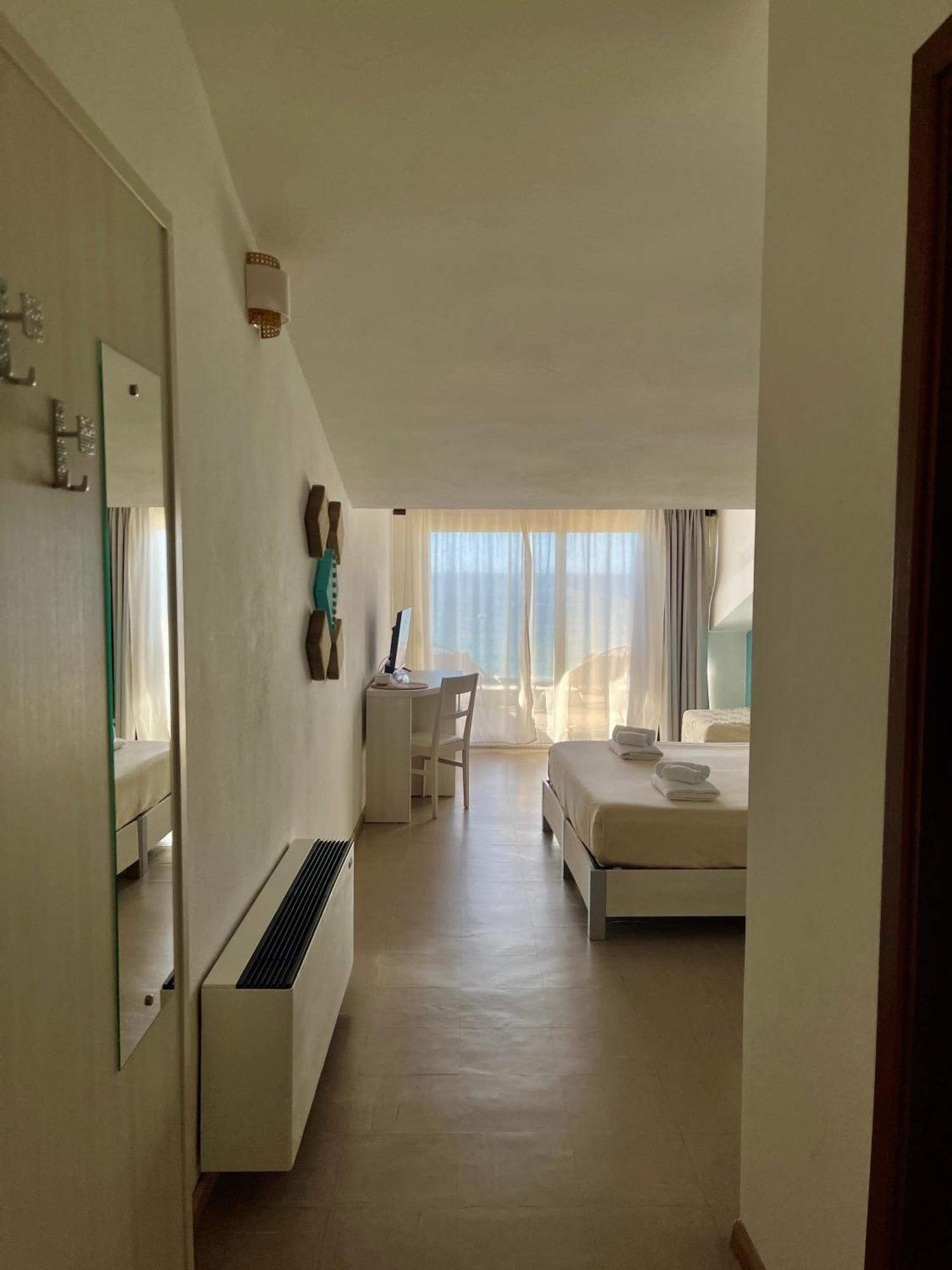 Hotel Da Cesare Putzu Idu Exterior foto
